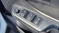 Toyota C-HR 1.8 VVT-h Icon SUV 5dr Petrol Hybrid CVT Euro 6 (s/s) (122 ps) 32