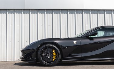 Ferrari 812 Superfast 32