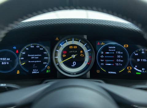 Porsche 911 GT3 TOURING (992) 19