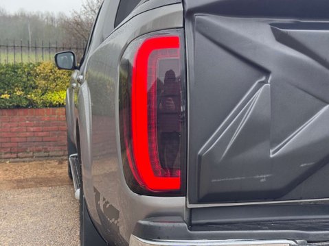 Nissan Navara 2.3 Navara Tekna dCi 4WD 5dr 54