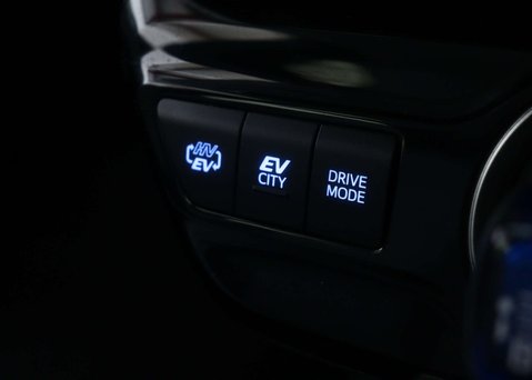 Toyota Prius 1.8 VVT 8.8kWh Business Edition Plus Hatchback 5dr Petrol Plug-in Hybrid CV 32