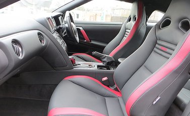 Nissan GT-R Premium Edition 18