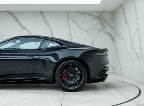 Aston Martin DBS Superleggera 37