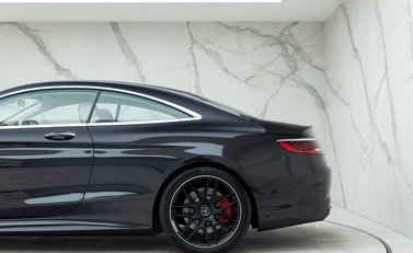 Mercedes-Benz S Class S63 Coupe 29