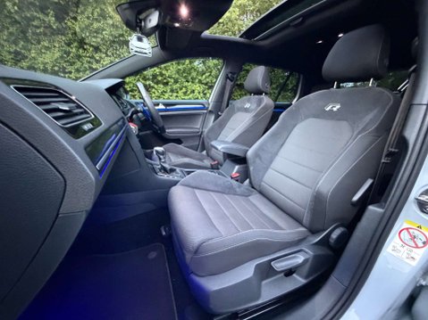 Volkswagen Golf 2.0 Golf R TSi Semi-Auto 4WD 5dr 29