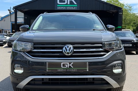 Volkswagen T-Cross SE TSI DSG - ONE OWNER - APPLE CAR PLAY - PARKING SENSORS- FULL SERVICE HIS 13