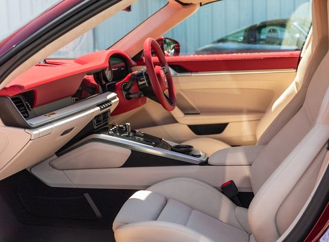 Porsche 911 (992) Targa 4S Heritage Design Edition 17