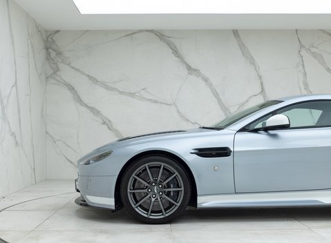 Aston Martin V12 Vantage S 29