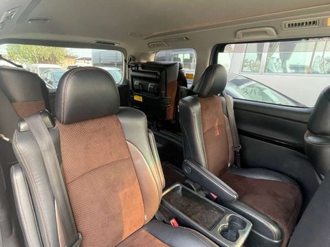 Toyota Alphard GOLDEN EYES II V6 10