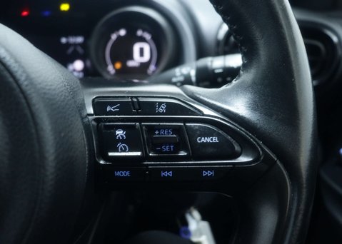 Toyota Yaris 1.5 Yaris Design HEV CVT 5dr 34