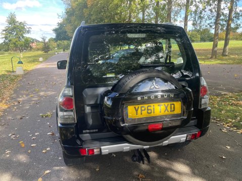 Mitsubishi Shogun 3.2 DI-DC Equippe Auto 4WD Euro 5 3dr SWB 15