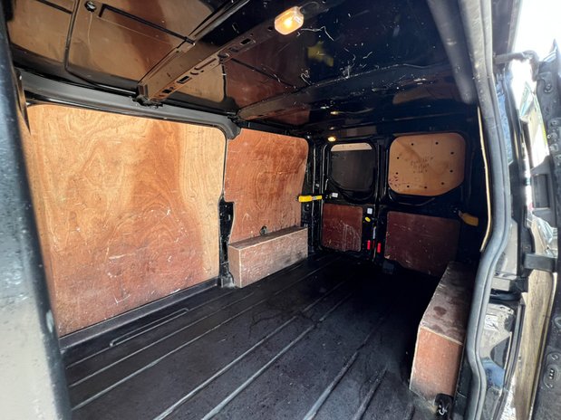 Ford Transit Custom SWB L1H1 Low Roof Limited 300 Air Con Alloys Sensors EURO 6 NO VAT 12