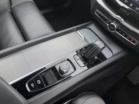 Volvo XC60 2.0 B5 MHEV R-Design SUV 5dr Petrol Hybrid Auto AWD Euro 6 (s/s) (250 ps) 49
