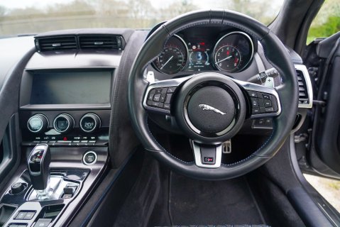 Jaguar F-Type V8 SVR 575 AWD 11