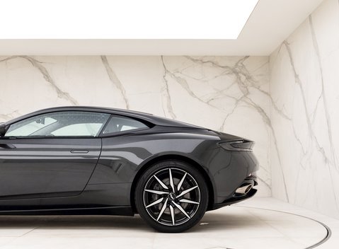 Aston Martin DB11 V8 22