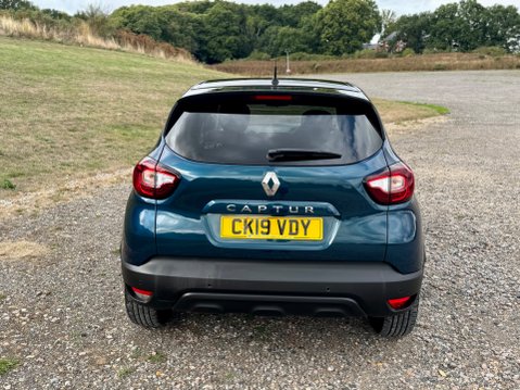 Renault Captur ICONIC TCE 4