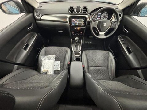 Suzuki Vitara SZ5 MHEV 3