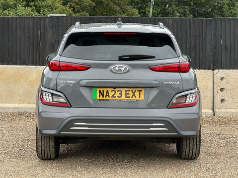 Hyundai KONA PREMIUM 8