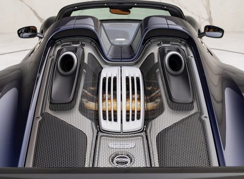 Porsche 918 Spyder Weissach 38