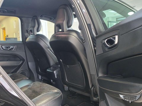Volvo XC60 2.0 D5 PowerPulse R-Design Auto AWD Euro 6 (s/s) 5dr 54