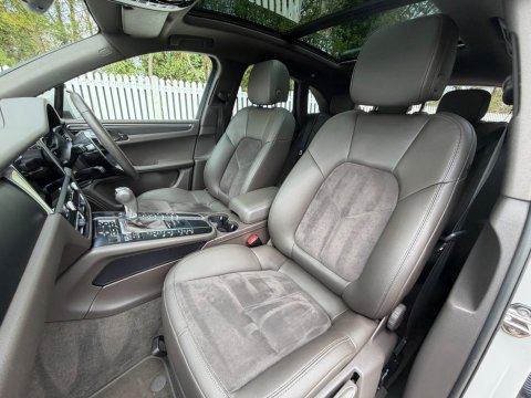 Porsche Macan PDK 61