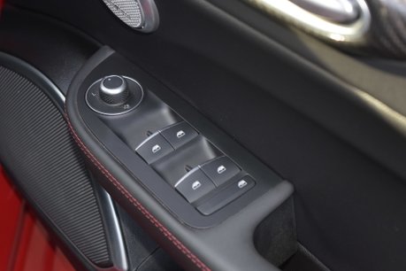 Alfa Romeo Giulia V6 BITURBO QUADRIFOGLIO 23