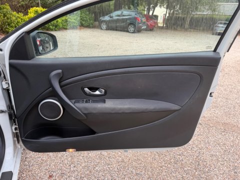 Renault Megane 1.5 dCi Dynamique Euro 4 3dr 14