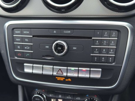 Mercedes-Benz CLA Class 2.1 CLA 220 WhiteArt D Auto 5dr 27