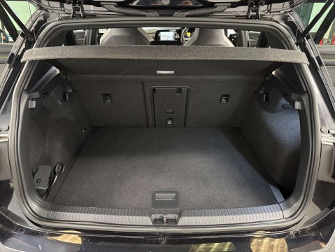 Volkswagen Golf 1.5 Golf R-Line eTSI Semi-Auto 5dr 43