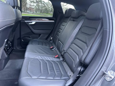 Volkswagen Touareg 3.0 TSI V6 Black Edition Tiptronic 4Motion Euro 6 (s/s) 5dr 26