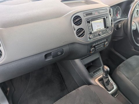 Volkswagen Tiguan 2.0 TDI BlueMotion Tech Match DSG 4WD Euro 5 (s/s) 5dr 25