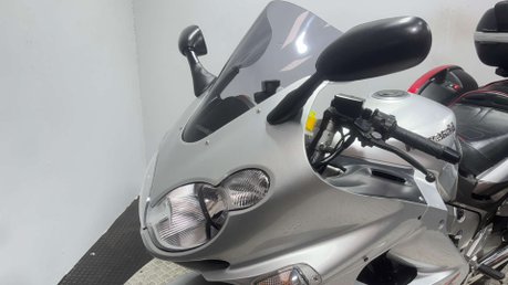 Kawasaki ZZR 2004 ONLY 29K FULL LUGGAGE NEW MOT SERVICED BIG CC TOURER 45