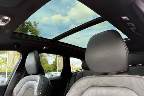 Volvo XC60 T5 R-DESIGN PRO AWD -ONE OWNER - 7 VOLVO SERVICES 3