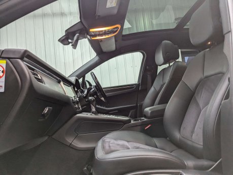 Porsche Macan 2.0 Macan Semi-Auto 4WD 5dr 55