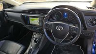Toyota Auris 1.8 VVT-h Excel Touring Sports 5dr Petrol Hybrid CVT Euro 6 (s/s) (136 ps) 17