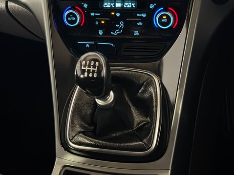 Ford Kuga ZETEC TDCI 15