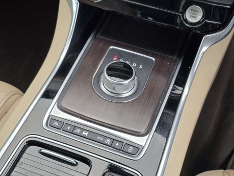 Jaguar XF 2.0d Portfolio Saloon 4dr Diesel Auto Euro 6 (s/s) (180 ps) 28