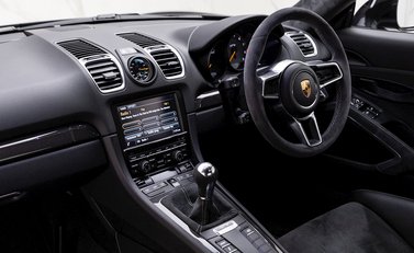 Porsche Cayman GT4 (718) 13