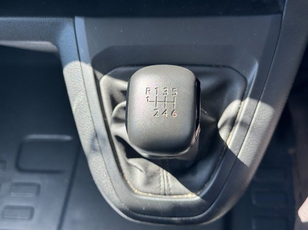 Vauxhall Vivaro SWB L1H1 Low Roof Prime 2900 Sensors Air Con EURO 6 28