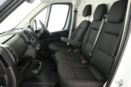 Peugeot Boxer 35 L2H2 PROFESSIONAL PV 11