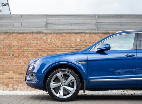 Bentley Bentayga V8 26