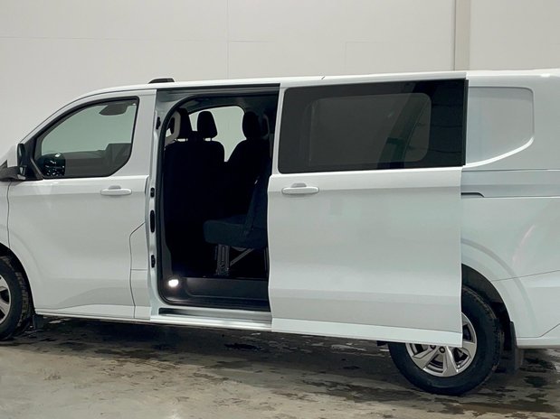 Ford Transit Custom FORD TRANSIT CUSTOM 2.0 Eco Blue 320 136ps L2H1 Double Cab Van Limited 3