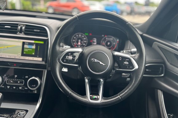 Jaguar XE R-DYNAMIC SE AUTO 34