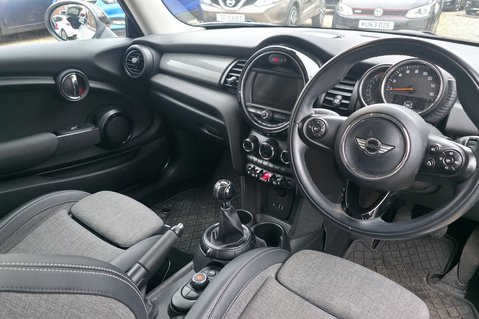 Mini Hatch COOPER.. 6 SERVICES.. ONLY £20 ROAD TAX.. STUNNING EXAMPLE 6
