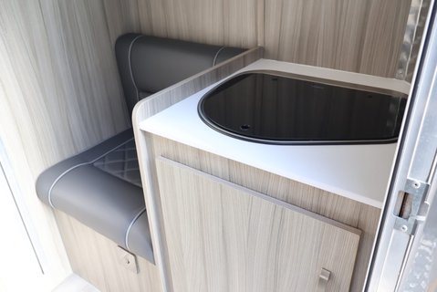 Renault Master 3.5 ton Coach Built Freddie Gover Horsebox with uprated suspension alloys  49