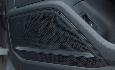 Audi RS6 Avant Carbon Black 25