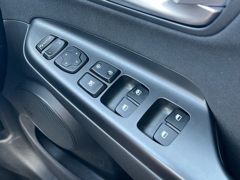 Hyundai KONA GDI PREMIUM 36