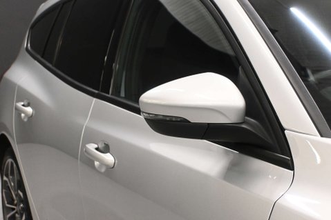 Ford Focus 1.0 Focus ST-Line X mHEV Auto 5dr 32