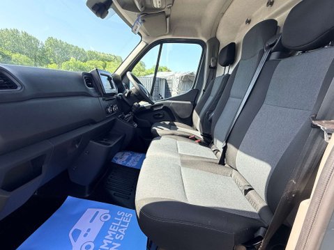 Nissan Interstar 2.3 Interstar Tekna dCi 12