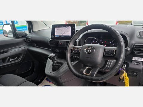 Toyota Proace City design L1 H1 SWB 1.5d 100ps eu6 nav 6 Speed 8